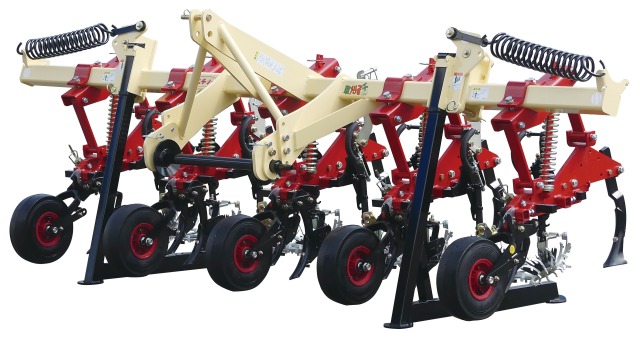 【スマート技術も進化　北の大規模農業を支える最新農業機械】日農機製工 株間根際の雑草退治 みらくる草刈るチシリーズ